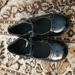 Place Big Girl's Patent leather dress shoes; Size: 5M, Color: Black